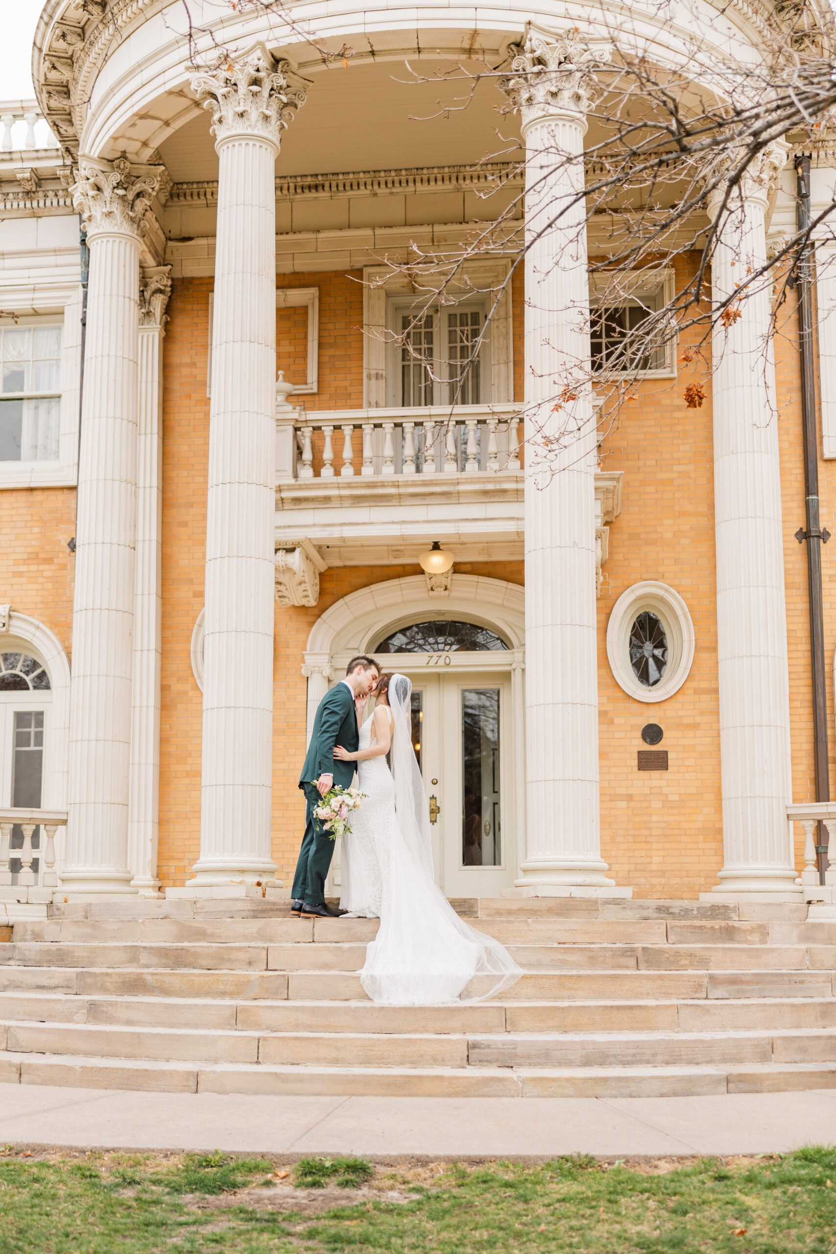 Planning a wedding at Grant Humphrey's Mansion in Denver? As a local wedding photographer who has experience at this classic venue, I know all the best photo spots.